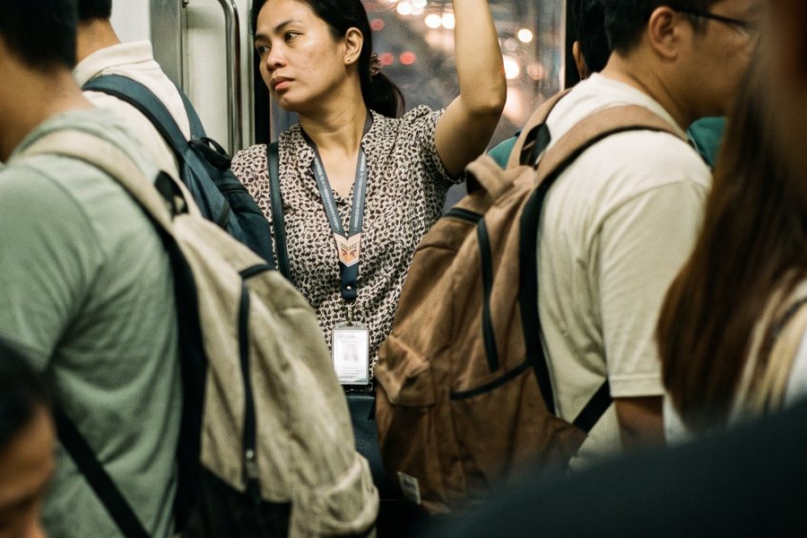Empleyadong nakasiksik sa MRT pauwi